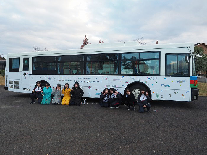 中高 美術部と近江鉄道バスのコラボバスが完成しました