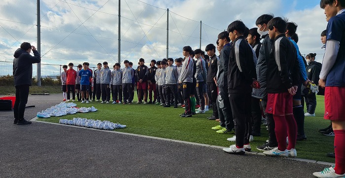 高校サッカー部 立命館大学院生栄養士による栄養講座＆アシックス シューズ試し履き