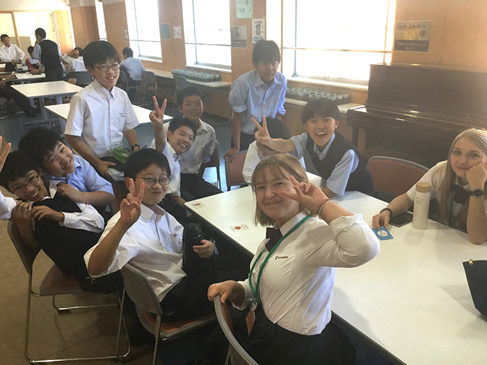 中１ English Lunch ポーランドの留学生と交流