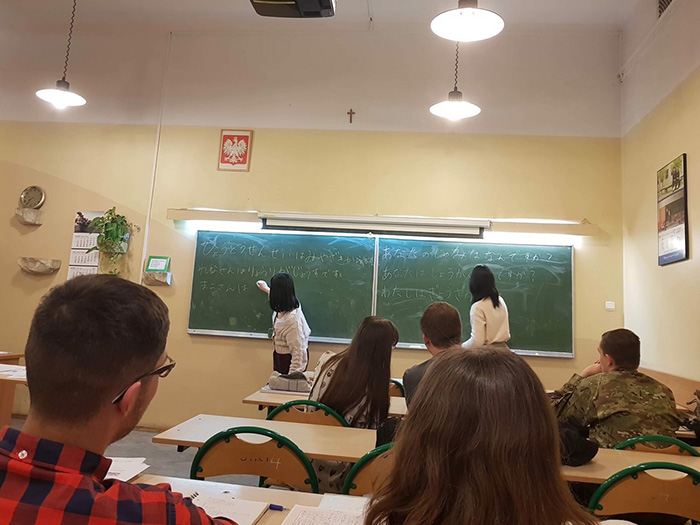 高校 ギャップタームプログラム「ポーランド日本語教師インターンシップ」実施報告