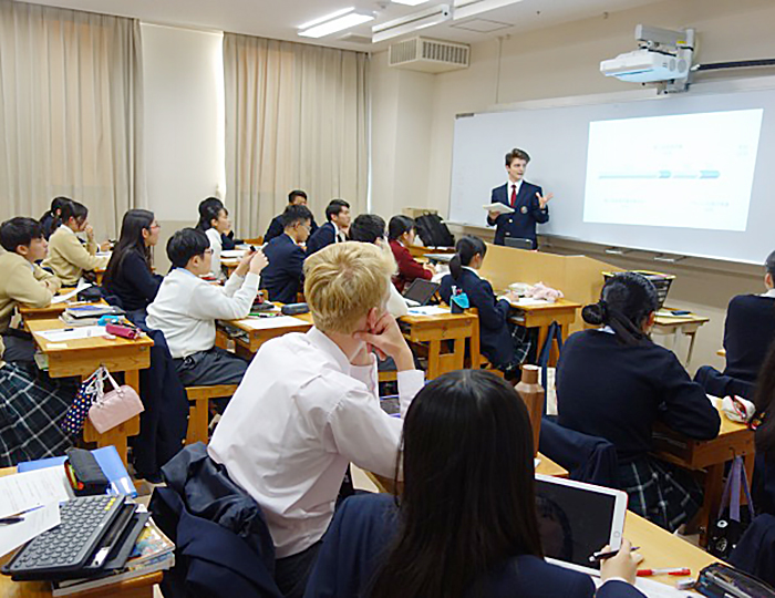 高校 ポーランド人留学生が世界史の授業で第二次世界大戦についてプレゼンを行いました