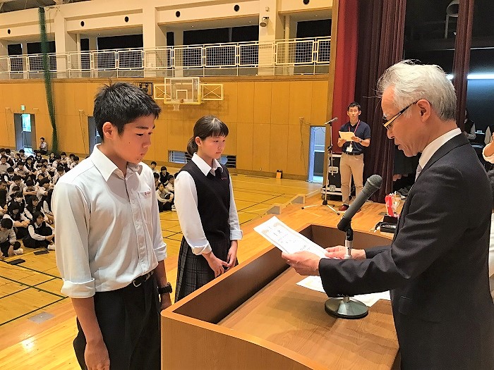 中学 生徒総会が行われました