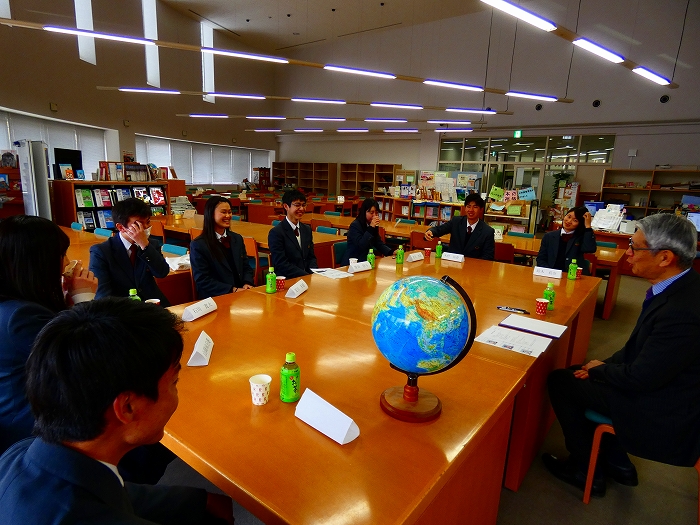 高３ 卒業予定の高３生と寺田校長の座談会が行われました