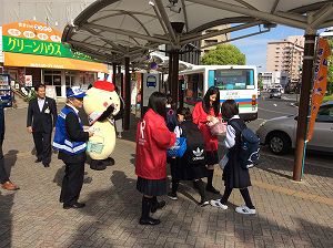 中高生徒会執行部 ゆる3プロジェクト防犯キャンペーンに参加しました