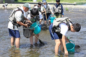 中学Sci-Tech部 水生生物調査に取り組みました