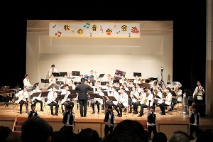 高校吹奏楽部 「秋の音楽会」に出演しました