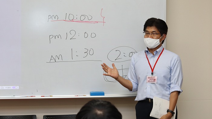 高校2年FTコース生対象の第2回朝日新聞連携講座が行われました