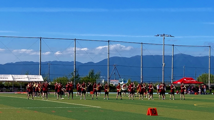 高校吹奏楽部　アメリカンフットボール部を応援しました