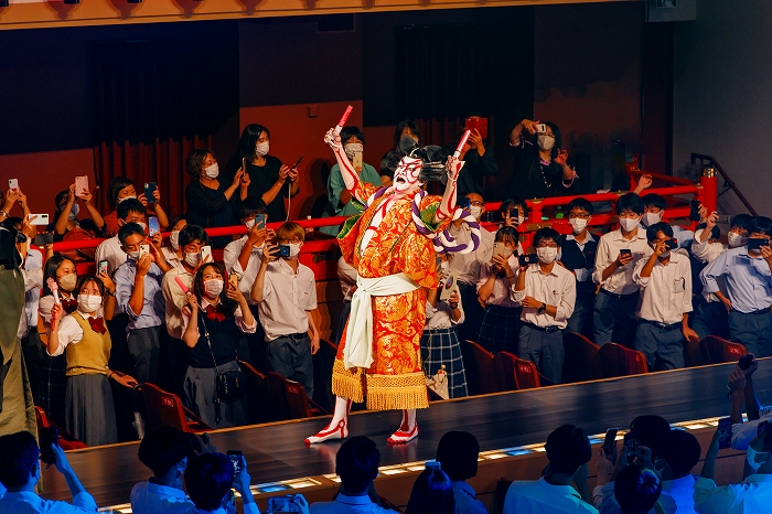 高校 京都南座で芸術鑑賞「超歌舞伎2022」を鑑賞しました