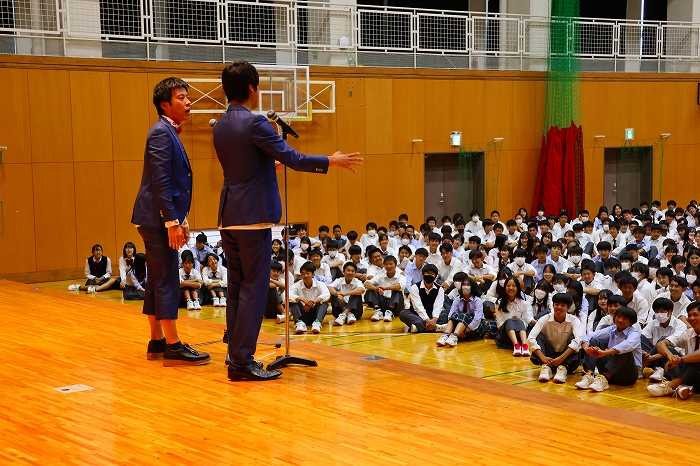 高校 芸術鑑賞「ヨシモトのお仕事〜自分のキャリアと吉本を考える」の事前学習をしました！！