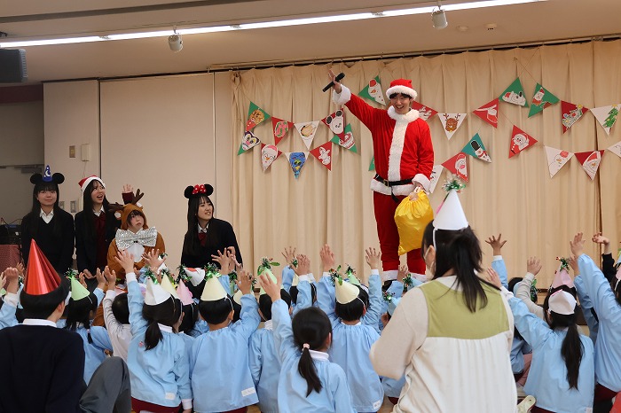 高3 総合芸術「クリスマスカーニバル イン カナリヤ保育園」を開催しました