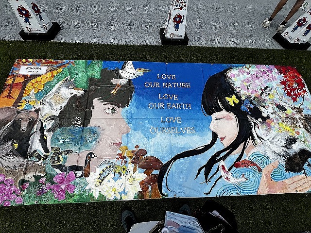 高校美術部 ルーマニアの高校と共同制作した壁画作品が万博に展示されています