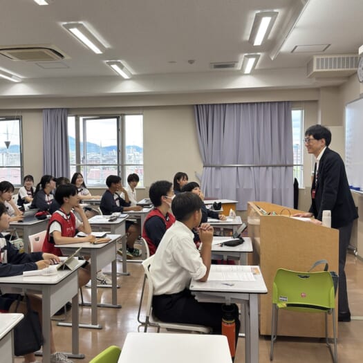 世界の現実を学び、教室に平和をつくる。